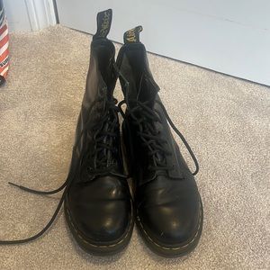 excellent condition dr martens